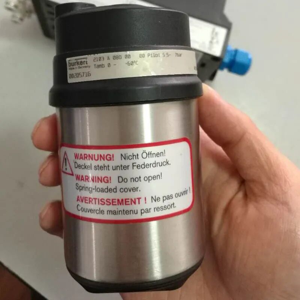 High-tack oil-resistant labels